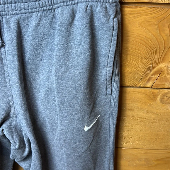 Nike Men’s Sweatpants  Lg Gray Swoosh Sportswear Drawstring Embroidered pockets - Picture 4 of 9